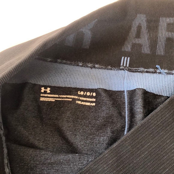 ✨Under armour compression capris✨ - Picture 4 of 5